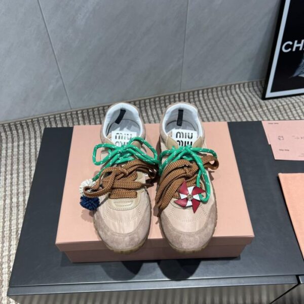repliche,replica,perfette,siti di,affidabili,migliori siti,dove comprare,1:1,scarpe da ginnastica Versione top MIUMIU, scarpe casual con fibbia a mulino a vento abbinate ai colori più recenti, per l’inizio dell’autunno (87R70)