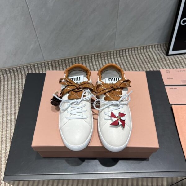 repliche,replica,perfette,siti di,affidabili,migliori siti,dove comprare,1:1,scarpe da ginnastica Versione top MIUMIU, scarpe casual con fibbia a mulino a vento abbinate ai colori più recenti, per l’inizio dell’autunno (S1YWL)