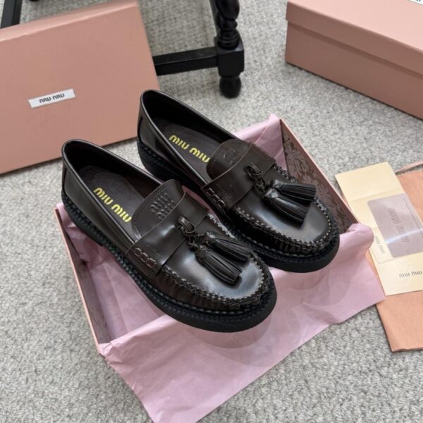 repliche,replica,perfette,siti di,affidabili,migliori siti,dove comprare,1:1,scarpe da ginnastica Nuovo stile da passerella MIUMIU · scarpe da guida con fibbia a nappa, mocassini slip-on, scarpe piccole in pelle, scarpe casual (AVZ)