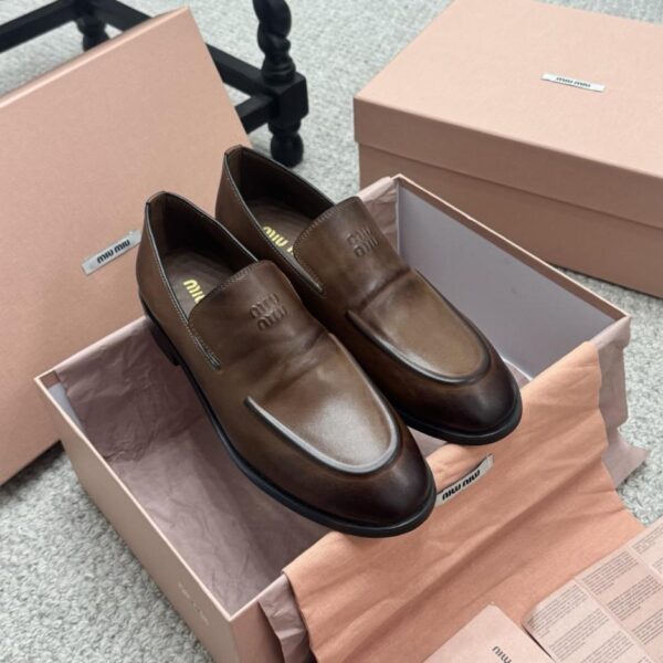 repliche,replica,perfette,siti di,affidabili,migliori siti,dove comprare,1:1,scarpe da ginnastica Mocassini in pelle con personalità retrò da passerella MIUMIU (VDYBQ)