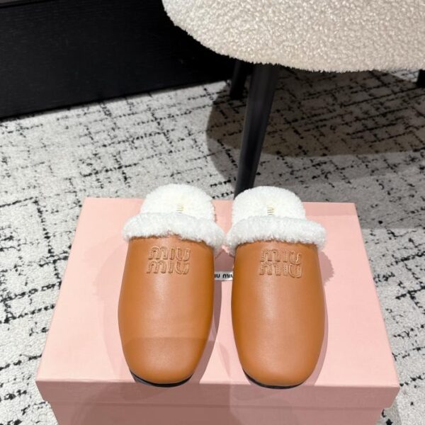 MIUMIU Pantofole in pelliccia con punta rivestita in pelle di agnello, serie autunno e inverno (GF59R)