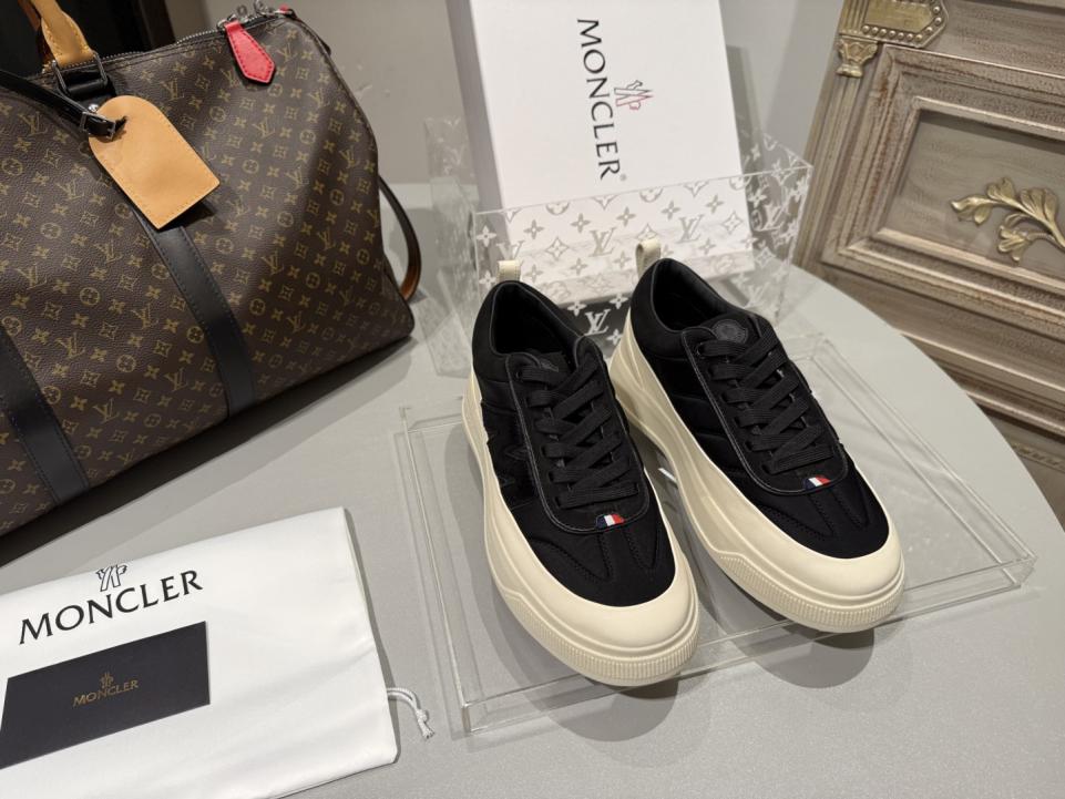 repliche,replica,perfette,siti di,affidabili,migliori siti,dove comprare,1:1,scarpe da ginnastica Le nuove sneakers della serie ALTIVE di Moncler (4JLGN)