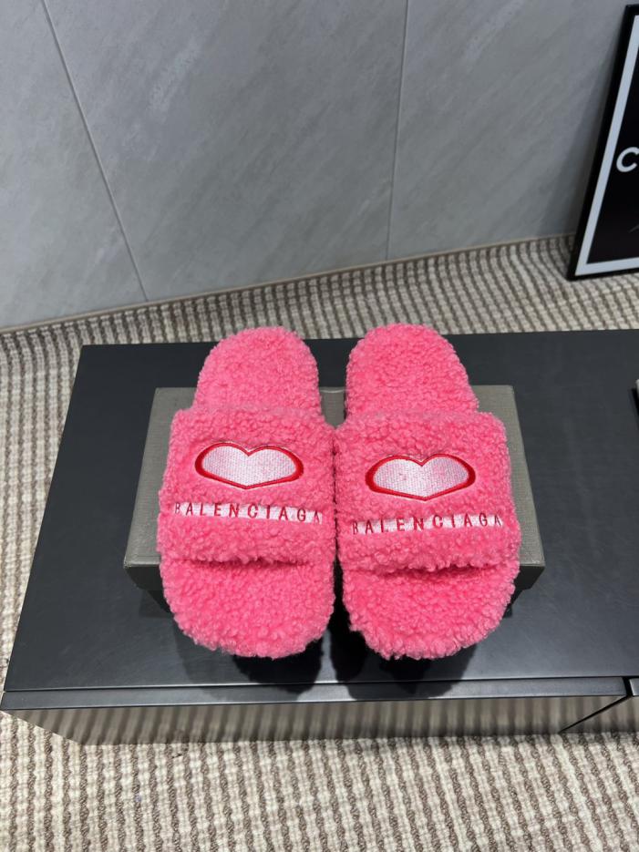 repliche,replica,perfette,siti di,affidabili,migliori siti,dove comprare,1:1,scarpe da ginnastica Balenciaga – Pantofole in pelliccia riccia color pesca con cuore di inizio autunno (LFXI8) repliche,replica,perfette,siti di,affidabili,migliori siti,dove comprare,1:1,scarpe da ginnastica Balenciaga – Pantofole in pelliccia riccia color pesca con cuore di inizio autunno (LFXI8)