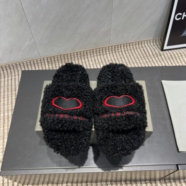 repliche,replica,perfette,siti di,affidabili,migliori siti,dove comprare,1:1,scarpe da ginnastica Balenciaga – Pantofole a forma di cuore con pelliccia riccia, per coppia, autunno/inverno (YI8GM)