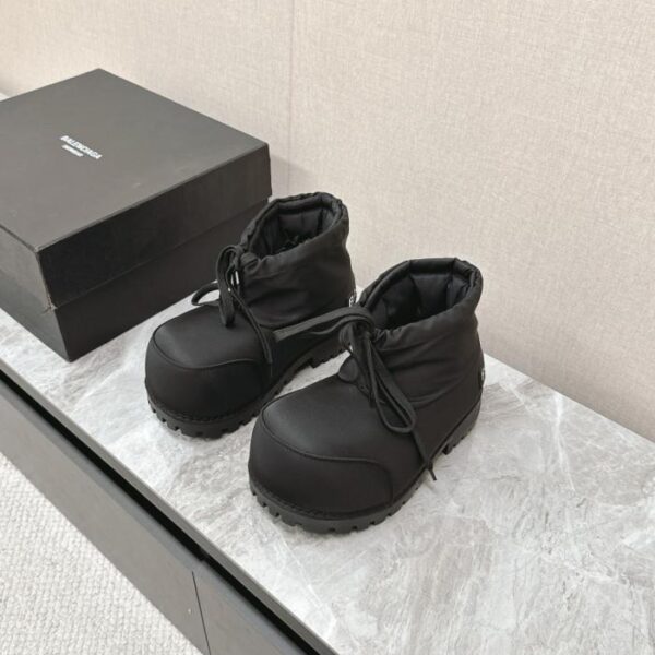 BALENCIAGA ski series skiwear ultimi due scarponi da neve Alaska (ZS314)