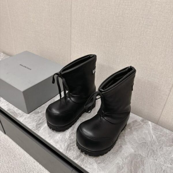 BALENCIAGA ski series abbigliamento da sci, ultima coppia di scarponi da neve Alaska (PSX2X)