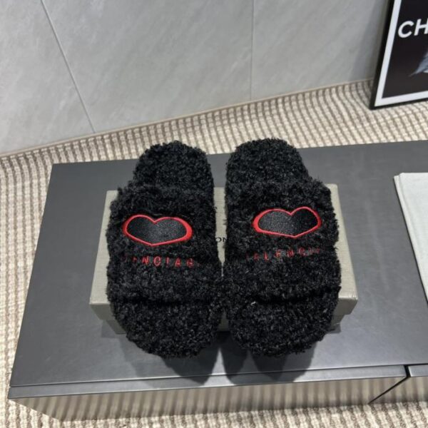 Versione top Balenciaga inizio autunno ultime pantofole in lana con fondo spesso e riccio a forma di cuore color pesca (YMFNK)