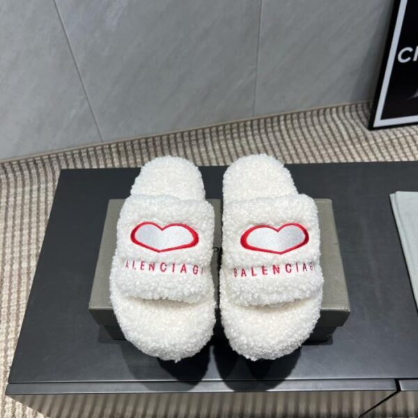 Versione top Balenciaga inizio autunno ultime pantofole in lana con fondo spesso e riccioli a forma di cuore color pesca (ZMT3I)