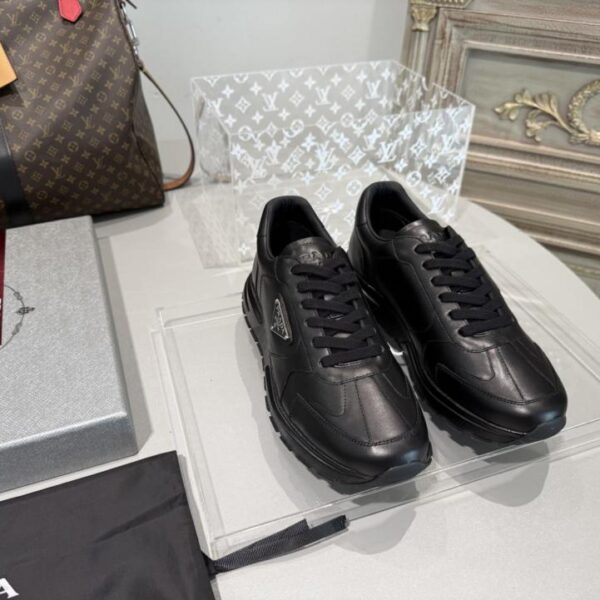 repliche,replica,perfette,siti di,affidabili,migliori siti,dove comprare,1:1,scarpe da ginnastica Prada Autunno/Inverno Nuove Scarpe Casual con Lacci Triangle e Pelle Vintage (4NX7Q)