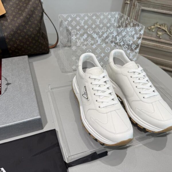 Prada Autunno/Inverno Nuove Scarpe Casual con Lacci Triangle e Pelle Vintage (5EV9U)