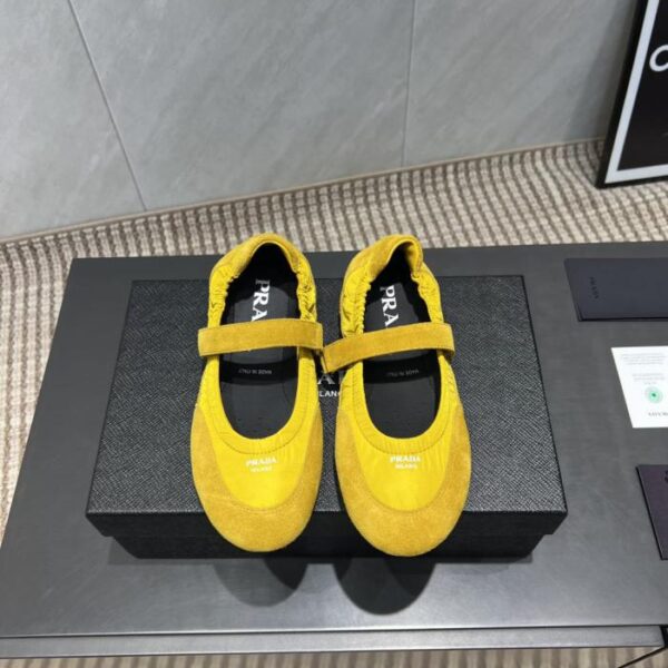 Versione top Prada, scarpe singole con punta tonda e mocassini piatti, ultime novità autunnali (3USBK)