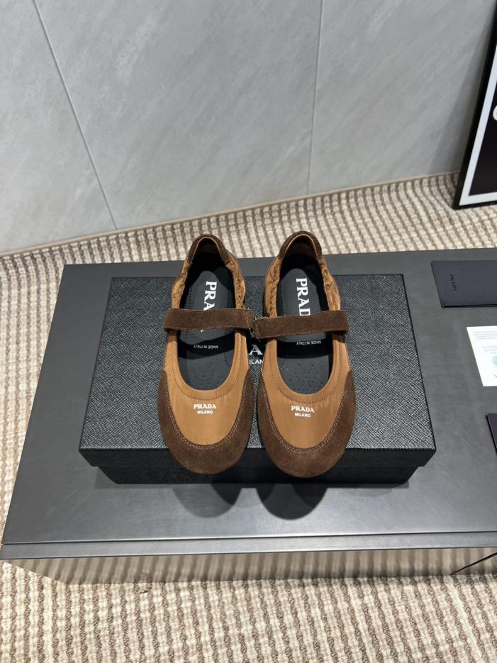 repliche,replica,perfette,siti di,affidabili,migliori siti,dove comprare,1:1,scarpe da ginnastica Versione top delle ultime scarpe singole Prada autunno con punta tonda e mocassini piatti (CPQNE) repliche,replica,perfette,siti di,affidabili,migliori siti,dove comprare,1:1,scarpe da ginnastica Versione top delle ultime scarpe singole Prada autunno con punta tonda e mocassini piatti (CPQNE)