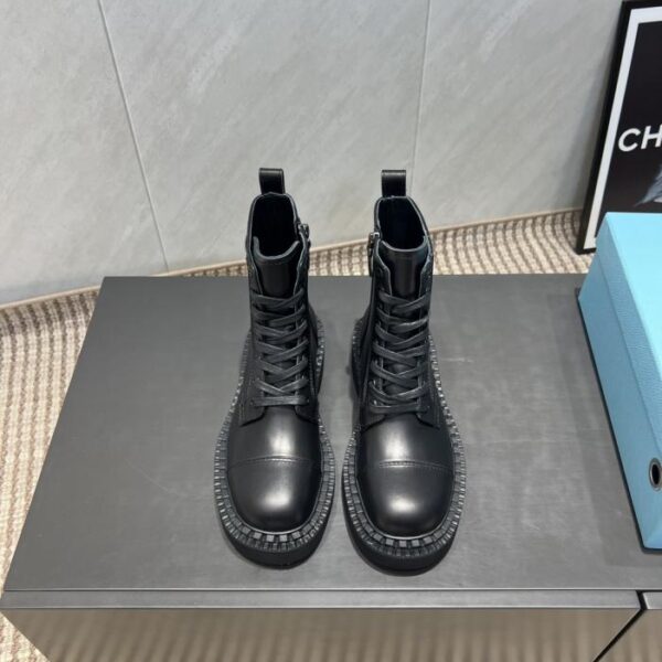 repliche,replica,perfette,siti di,affidabili,migliori siti,dove comprare,1:1,scarpe da ginnastica Versione top PRADA, nuovi stivali con punta tonda e cerniera lampo per l’inizio dell’autunno (8XNQ5)