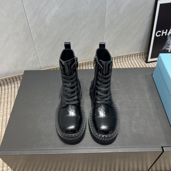repliche,replica,perfette,siti di,affidabili,migliori siti,dove comprare,1:1,scarpe da ginnastica Versione top PRADA, nuovi stivali con punta tonda e cerniera lampo per l’inizio dell’autunno (EGF76)