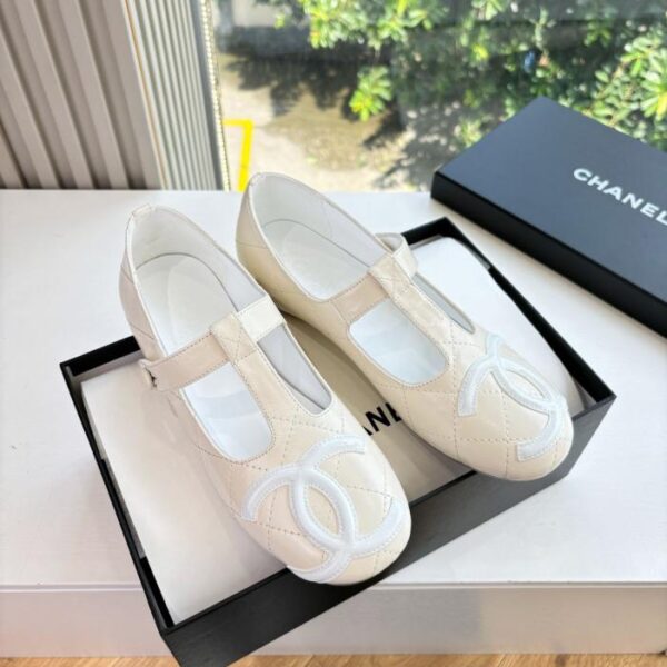 repliche,replica,perfette,siti di,affidabili,migliori siti,dove comprare,1:1,scarpe da ginnastica G988 CHANEL Classic Double C Ballerine di seconda mano Scarpe piccole in pelle (ULRE1)
