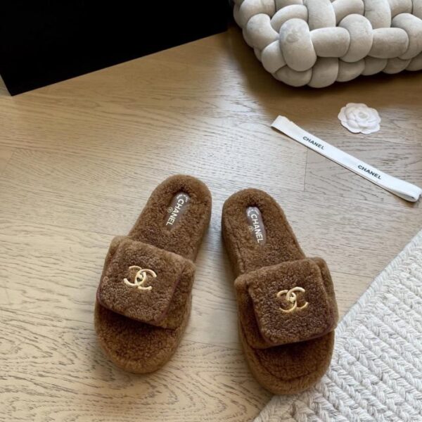 repliche,replica,perfette,siti di,affidabili,migliori siti,dove comprare,1:1,scarpe da ginnastica Chanel Autunno/Inverno Nuovo Zaino con Pelliccia e Ciabatte Edizione Top (GDCMR)