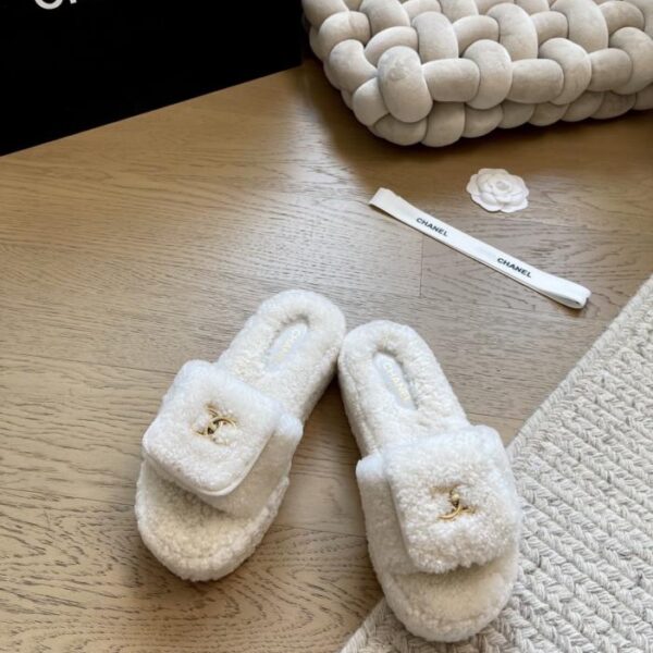 repliche,replica,perfette,siti di,affidabili,migliori siti,dove comprare,1:1,scarpe da ginnastica Chanel Autunno/Inverno Nuovo Zaino con Pelliccia e Ciabatte Edizione Top (TUQKT)