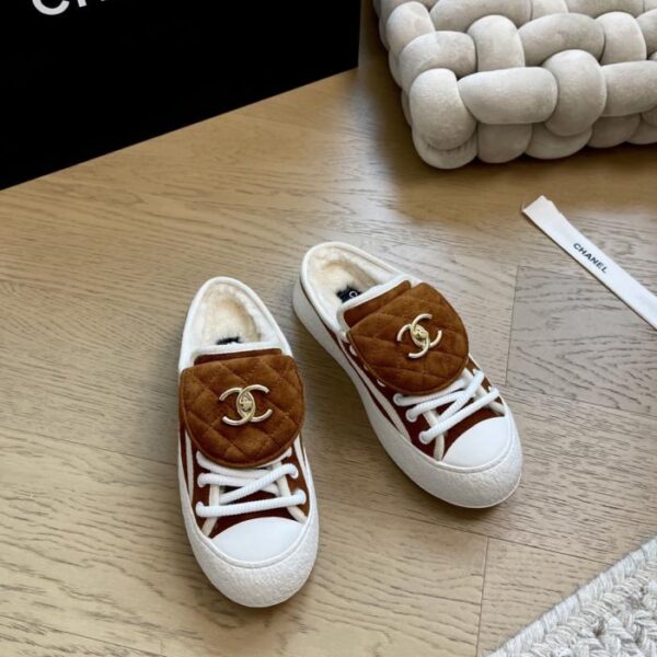repliche,replica,perfette,siti di,affidabili,migliori siti,dove comprare,1:1,scarpe da ginnastica Nuovo modello Chanel con fibbia a zaino con suola spessa e mezza ciabatte (N7HIG)