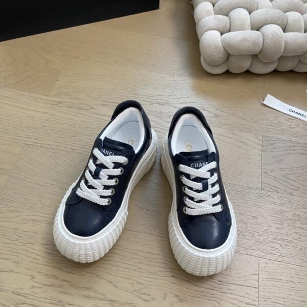 Le nuove scarpe sportive casual di alta gamma di Chanel (K3DZT)