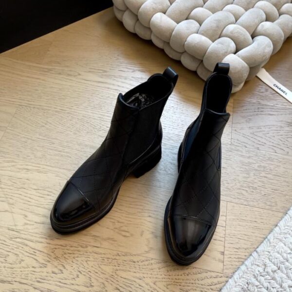 repliche,replica,perfette,siti di,affidabili,migliori siti,dove comprare,1:1,scarpe da ginnastica Stivaletti con tacco a zeppa Chanel autunno/inverno, edizione speciale (A5NCD)