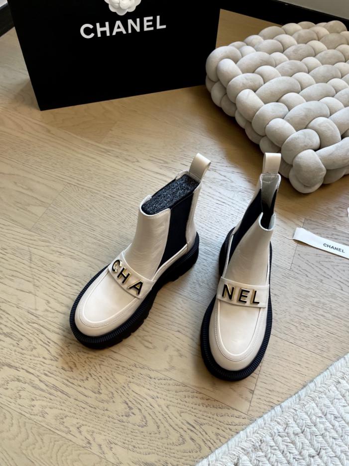 repliche,replica,perfette,siti di,affidabili,migliori siti,dove comprare,1:1,scarpe da ginnastica Stivaletti con tacco a zeppa Chanel autunno/inverno, edizione speciale (J2QN0) repliche,replica,perfette,siti di,affidabili,migliori siti,dove comprare,1:1,scarpe da ginnastica Stivaletti con tacco a zeppa Chanel autunno/inverno, edizione speciale (J2QN0)