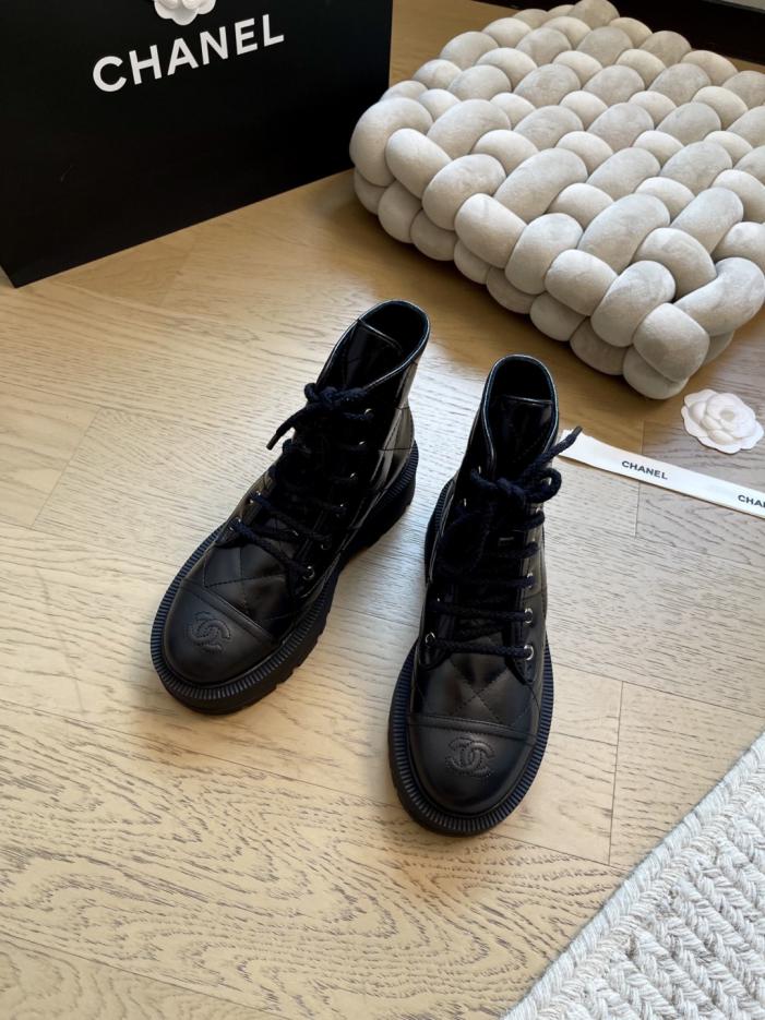 repliche,replica,perfette,siti di,affidabili,migliori siti,dove comprare,1:1,scarpe da ginnastica Stivaletti con tacco a zeppa Chanel autunno/inverno, edizione speciale (KYM7U) repliche,replica,perfette,siti di,affidabili,migliori siti,dove comprare,1:1,scarpe da ginnastica Stivaletti con tacco a zeppa Chanel autunno/inverno, edizione speciale (KYM7U)