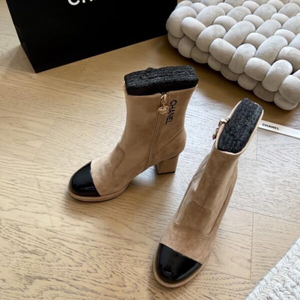 repliche,replica,perfette,siti di,affidabili,migliori siti,dove comprare,1:1,scarpe da ginnastica Stivaletti Chanel con tacco a blocco autunno e inverno (6FXKQ)