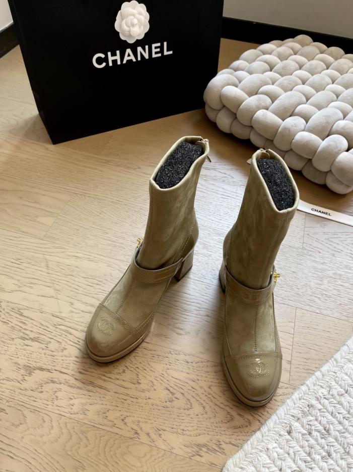 repliche,replica,perfette,siti di,affidabili,migliori siti,dove comprare,1:1,scarpe da ginnastica Stivaletti Chanel con tacco a blocco autunno e inverno (U52N4) repliche,replica,perfette,siti di,affidabili,migliori siti,dove comprare,1:1,scarpe da ginnastica Stivaletti Chanel con tacco a blocco autunno e inverno (U52N4)