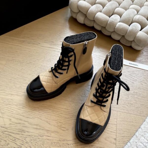 repliche,replica,perfette,siti di,affidabili,migliori siti,dove comprare,1:1,scarpe da ginnastica Stivaletti Chanel autunno e inverno con suola spessa (J86KP)