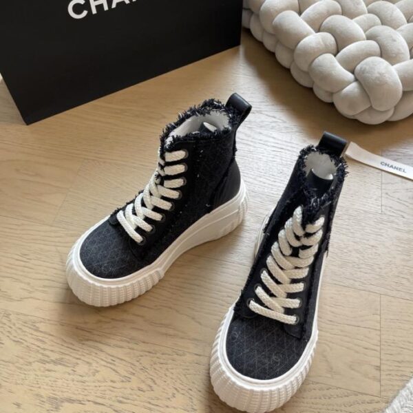 repliche,replica,perfette,siti di,affidabili,migliori siti,dove comprare,1:1,scarpe da ginnastica Nuove scarpe sportive bianche con suola spessa e tacco alto di Chanel, versione top (VNRC0)