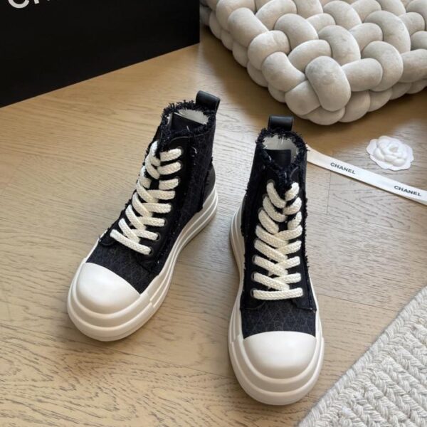 repliche,replica,perfette,siti di,affidabili,migliori siti,dove comprare,1:1,scarpe da ginnastica Le nuove scarpe sportive bianche con plateau alto di Chanel (versione top) (XWC7C)