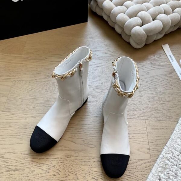 repliche,replica,perfette,siti di,affidabili,migliori siti,dove comprare,1:1,scarpe da ginnastica Nuovi stivaletti con catena Chanel nella versione top (GQ6R4)