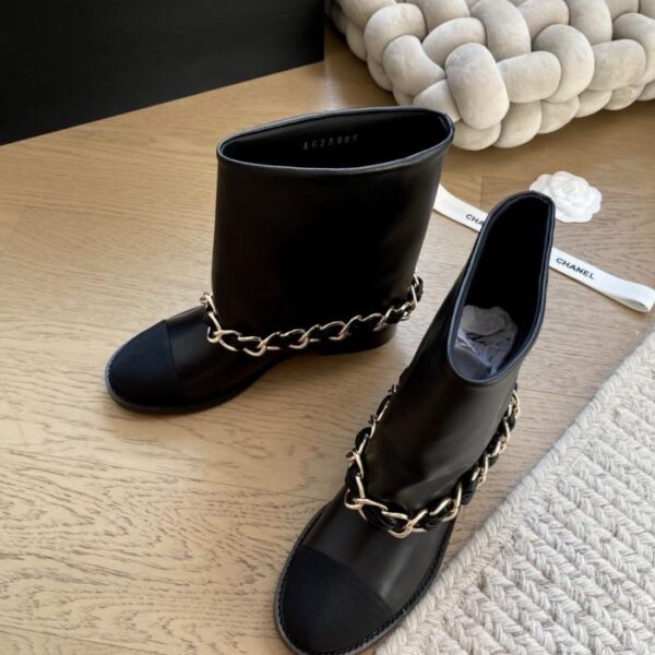 repliche,replica,perfette,siti di,affidabili,migliori siti,dove comprare,1:1,scarpe da ginnastica Nuovi stivali a catena Chanel versione top (62B8N)