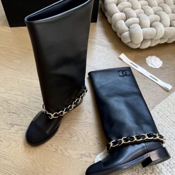 repliche,replica,perfette,siti di,affidabili,migliori siti,dove comprare,1:1,scarpe da ginnastica Nuovi stivali a catena Chanel nella versione top (CAH3X)