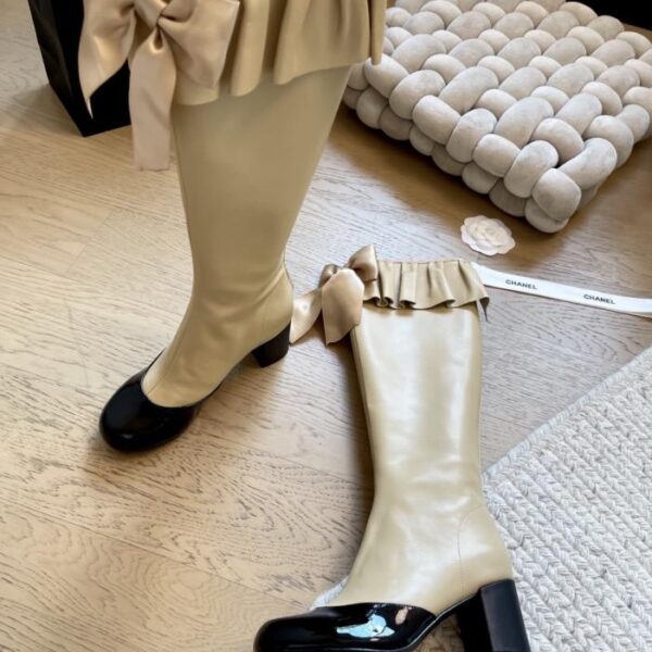 repliche,replica,perfette,siti di,affidabili,migliori siti,dove comprare,1:1,scarpe da ginnastica Stivaletti lunghi con fiocco e tacco grosso Chanel autunno/inverno (QG5J0)