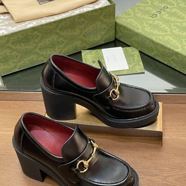 repliche,replica,perfette,siti di,affidabili,migliori siti,dove comprare,1:1,scarpe da ginnastica Le ultime scarpe con tacco alto autunnali e invernali di GUCCI con tacchi spessi e suola a forma di ape e mocassini con suola spessa e fibbia a morsetto con fodera in ankora bordeaux (PUBAI)