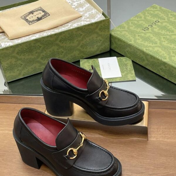 repliche,replica,perfette,siti di,affidabili,migliori siti,dove comprare,1:1,scarpe da ginnastica Le ultime scarpe autunnali e invernali con tacco alto di GUCCI, con suola spessa e fibbia a morsetto, e mocassini con suola spessa e fodera in ankora bordeaux (TV85S)