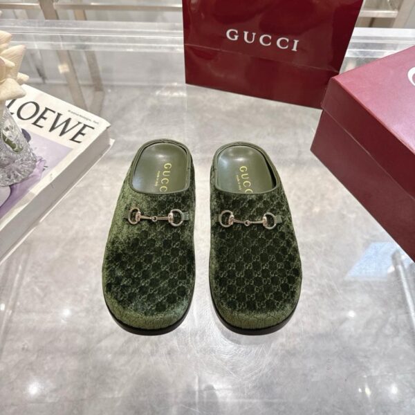 repliche,replica,perfette,siti di,affidabili,migliori siti,dove comprare,1:1,scarpe da ginnastica GUCCI Mules in velluto con morsetto (NQBAU)
