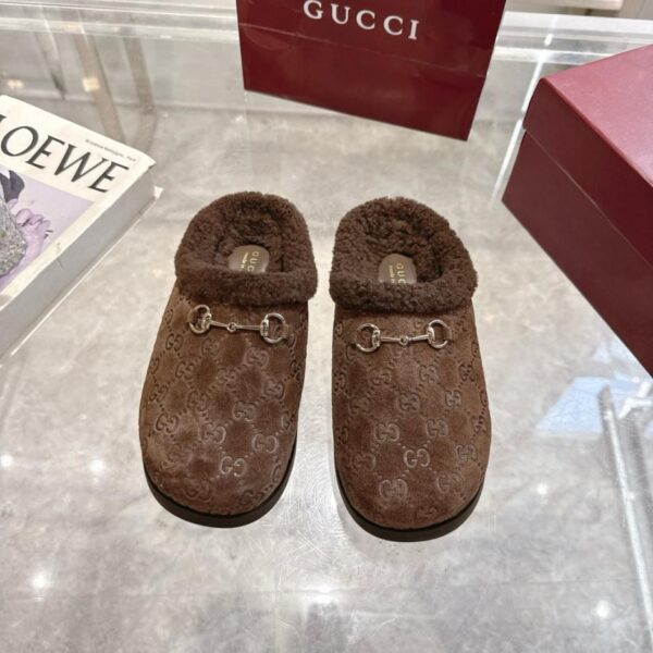 repliche,replica,perfette,siti di,affidabili,migliori siti,dove comprare,1:1,scarpe da ginnastica Pantofole da donna in lana con morsetto in pelle scamosciata GUCCI autunno/inverno (1X6HH)