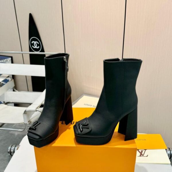 repliche,replica,perfette,siti di,affidabili,migliori siti,dove comprare,1:1,scarpe da ginnastica L’ultima serie ufficiale di modelli da passerella di LV, versione top degli stivaletti da 6 pollici (Z4FGO)