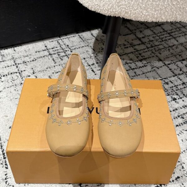 repliche,replica,perfette,siti di,affidabili,migliori siti,dove comprare,1:1,scarpe da ginnastica Collaborazione LV x TM 6AM Takashi Murakami: le ultime scarpe Mary Jane (LC91G) sono in mostra nel negozio.