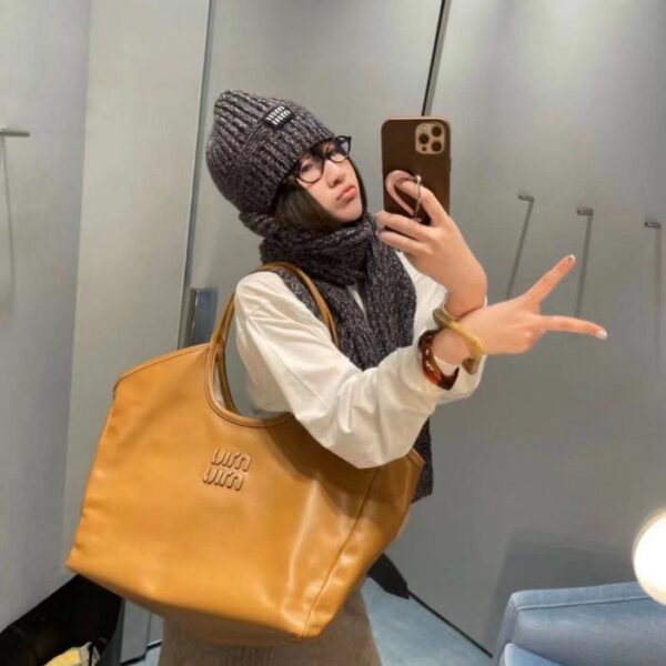 repliche,replica,perfette,siti di,affidabili,migliori siti,dove comprare,1:1,scarpe da ginnastica Sito ufficiale MIUMIU nuovo set classico cappello + sciarpa (JE79R)