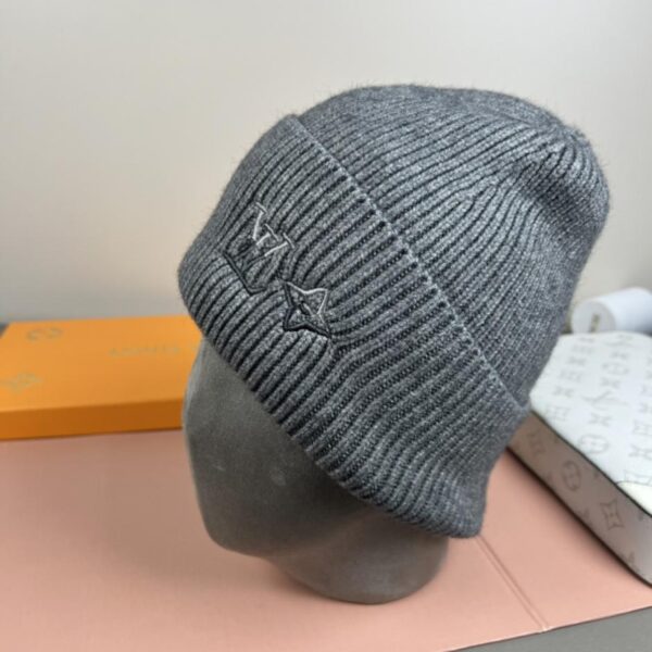 repliche,replica,perfette,siti di,affidabili,migliori siti,dove comprare,1:1,scarpe da ginnastica Berretto in maglia di lana ufficiale LOUIS VUITTON, in vendita a prezzi scontati (1C0KA)
