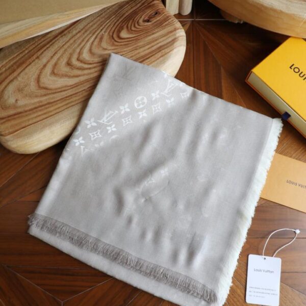 repliche,replica,perfette,siti di,affidabili,migliori siti,dove comprare,1:1,scarpe da ginnastica Sciarpa quadrata jacquard LV nello stesso colore della trama e dell’ordito, grigio beige (LLJDF)