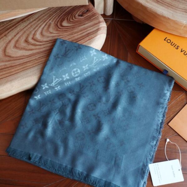 repliche,replica,perfette,siti di,affidabili,migliori siti,dove comprare,1:1,scarpe da ginnastica Sciarpa quadrata jacquard LV nello stesso colore della trama e dell’ordito, blu-grigio (FS1S5)