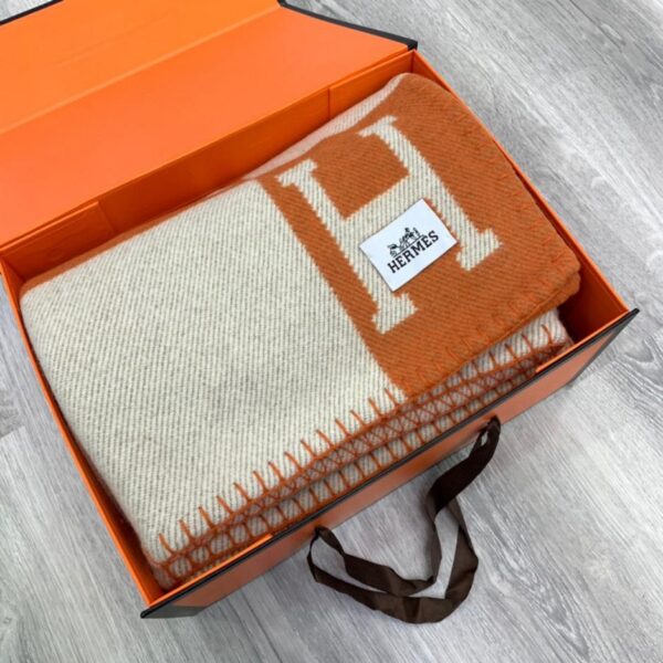 repliche,replica,perfette,siti di,affidabili,migliori siti,dove comprare,1:1,scarpe da ginnastica Scialle in cashmere HERMES (M62UZ)