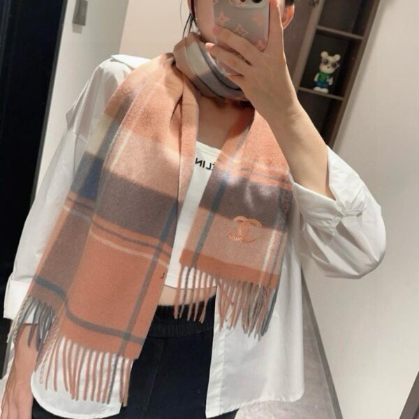 repliche,replica,perfette,siti di,affidabili,migliori siti,dove comprare,1:1,scarpe da ginnastica Sciarpa CHANEL in 100% cashmere premium con motivo ondulato (7FU7K)