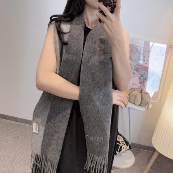 repliche,replica,perfette,siti di,affidabili,migliori siti,dove comprare,1:1,scarpe da ginnastica Sciarpa in cashmere double-face HERMFS Paris Fashion Show (FTSPG)