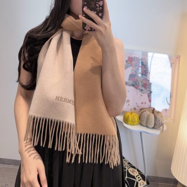 repliche,replica,perfette,siti di,affidabili,migliori siti,dove comprare,1:1,scarpe da ginnastica Sciarpa in cashmere double face HERMFS Paris Fashion Show (MX6VD)