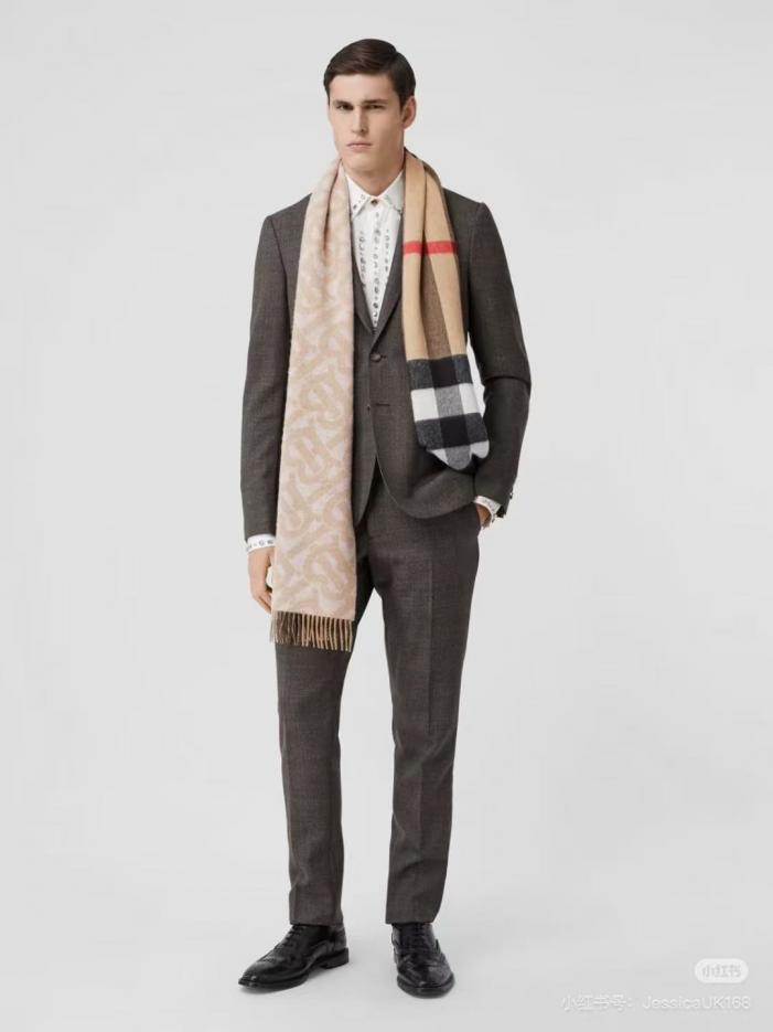 repliche,replica,perfette,siti di,affidabili,migliori siti,dove comprare,1:1,scarpe da ginnastica Sciarpa in cashmere pettinato jacquard della collezione Burberry Classic TB (1GXHW) repliche,replica,perfette,siti di,affidabili,migliori siti,dove comprare,1:1,scarpe da ginnastica Sciarpa in cashmere pettinato jacquard della collezione Burberry Classic TB (1GXHW)